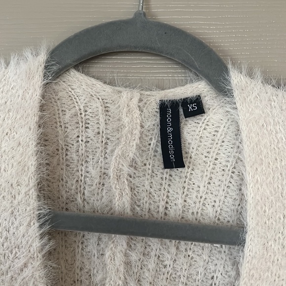 Fuzzy pull over - Picture 2 of 3